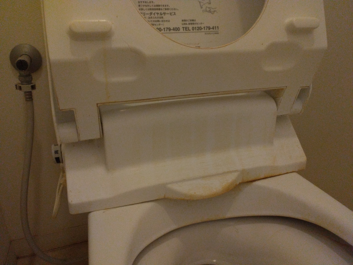 愛知県瀬戸市のトイレクリーニングの作業前1