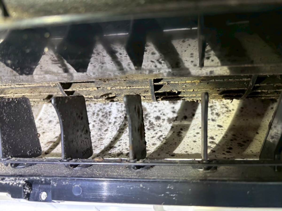 滋賀県近江八幡市の壁掛けエアコンの作業前1