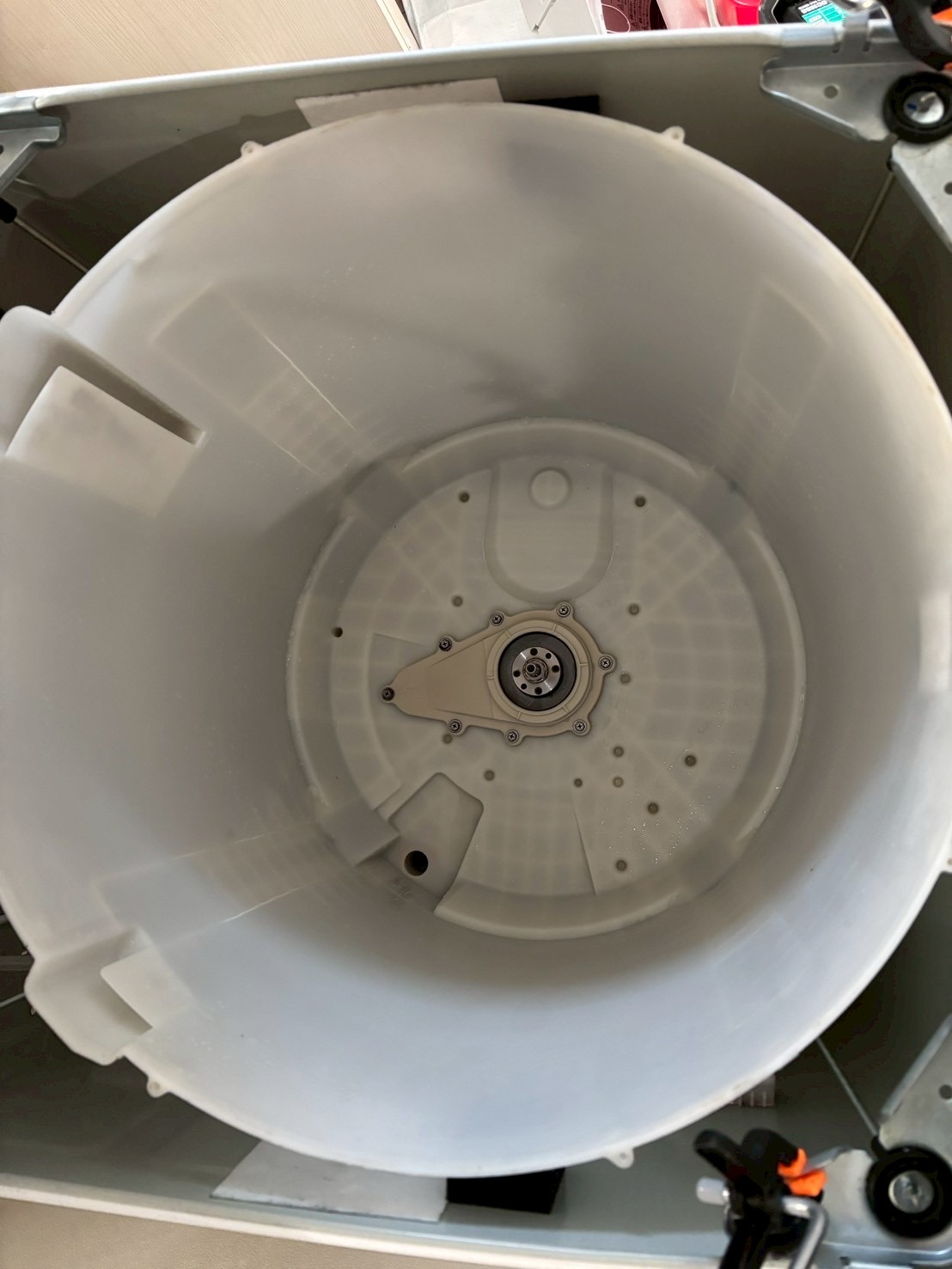 滋賀県近江八幡市の洗濯機分解クリーニングの作業後1