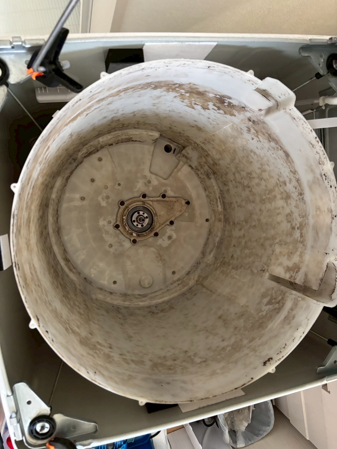 滋賀県近江八幡市の洗濯機分解クリーニングの作業前1