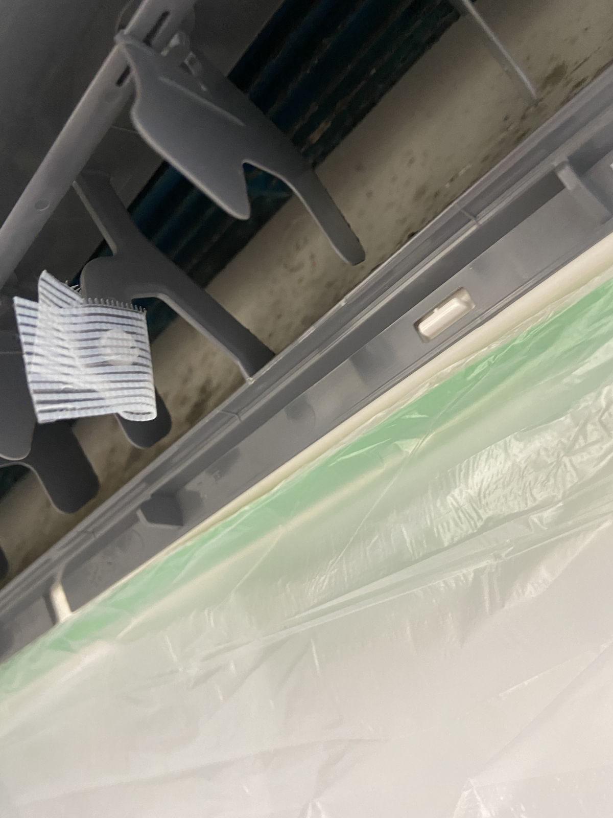 東京都八王子市の壁掛けエアコンの作業前1