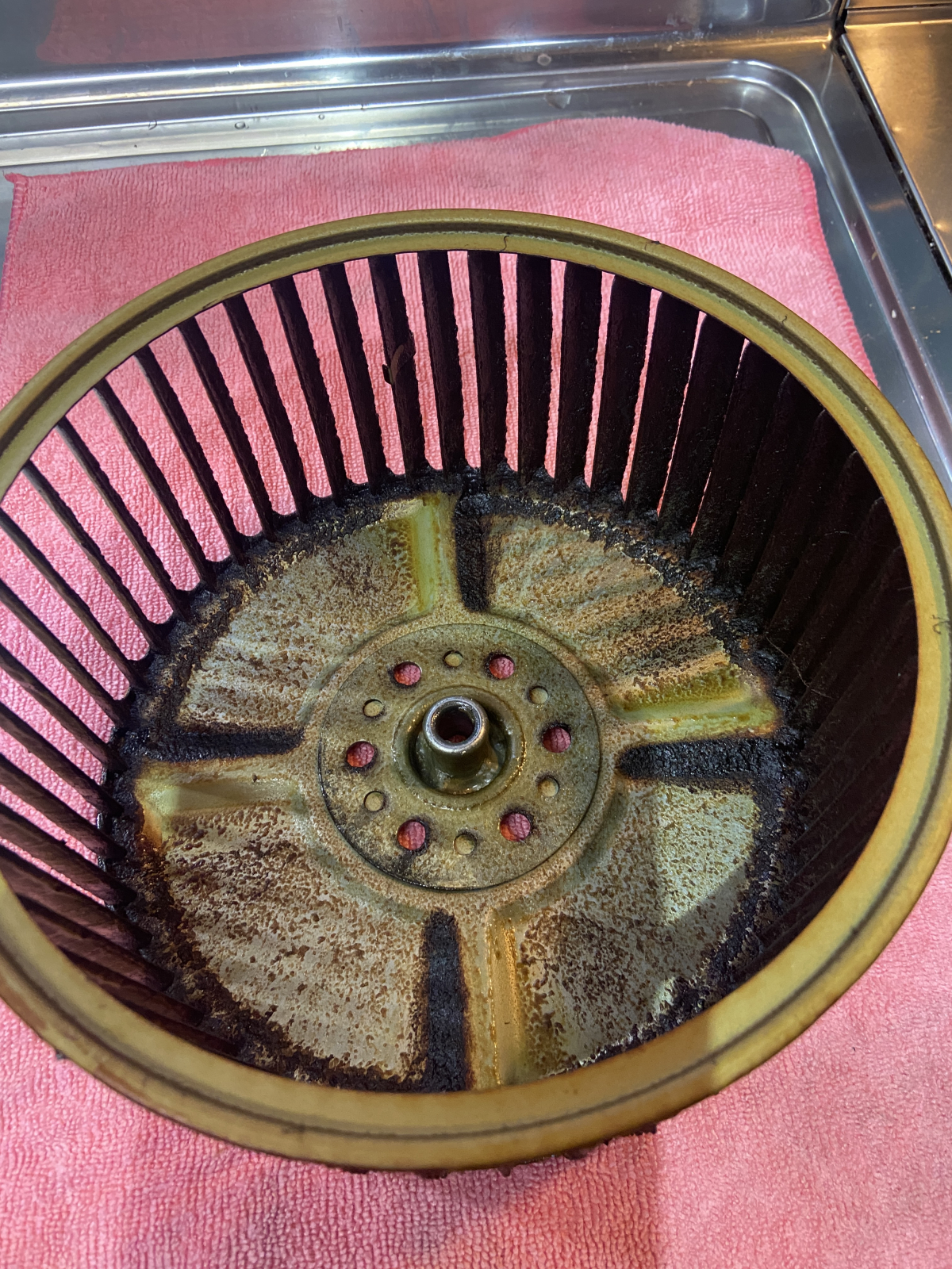 東京都荒川区のレンジフードクリーニングの作業前1