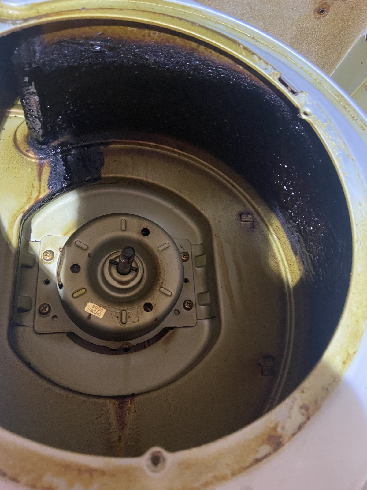 東京都荒川区のレンジフードクリーニングの作業前2