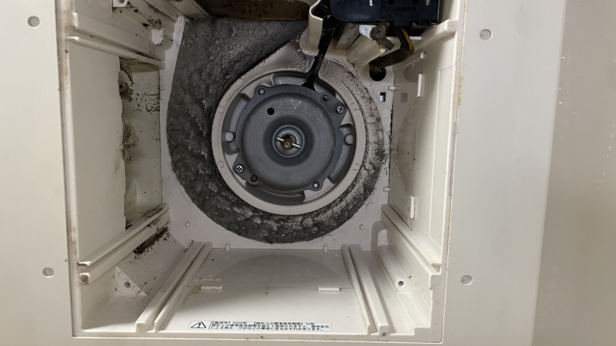 愛知県名古屋市西区の浴室・お風呂クリーニングの作業前3