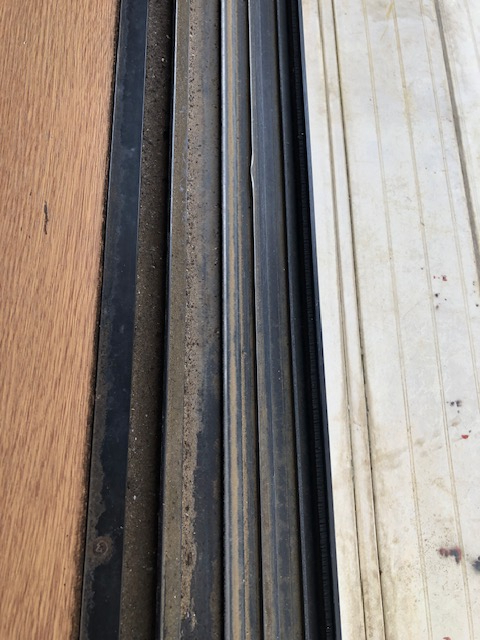 神奈川県川崎市川崎区の窓ガラス・サッシクリーニングの作業前1