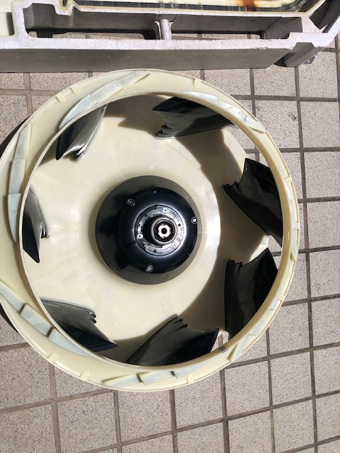 神奈川県横浜市鶴見区の業務用天井埋め込みエアコンの作業後2