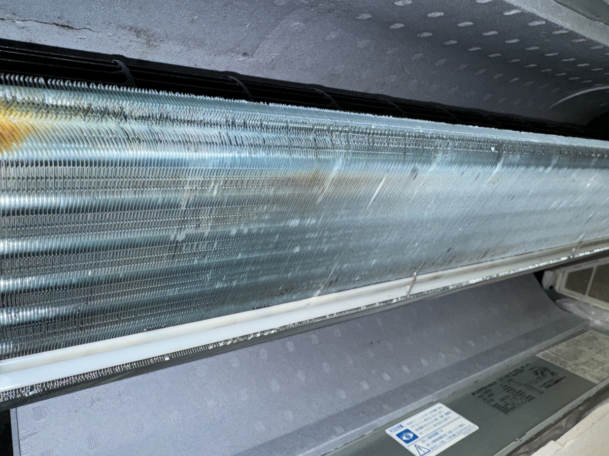 埼玉県三郷市天井埋め込み式１方向エアコンを分解クリーニングの壁掛けエアコンの作業後3