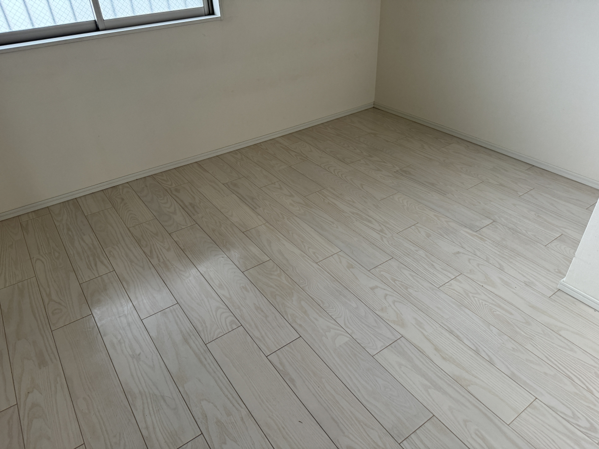 埼玉県三郷市のフローリングクリーニングの作業前2