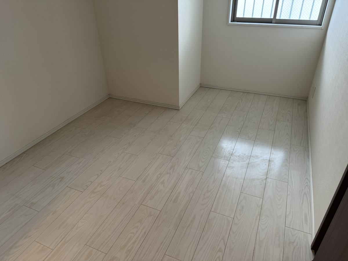 埼玉県三郷市のフローリングクリーニングの作業前3