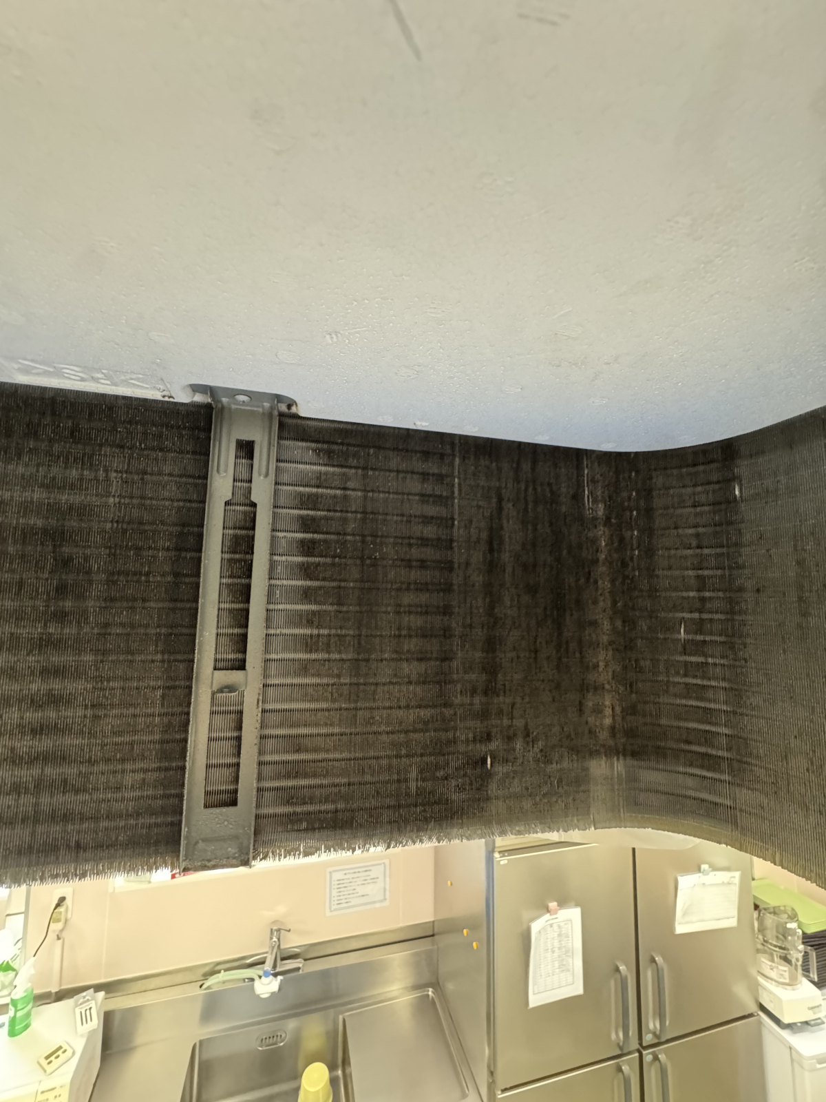 愛知県額田郡幸田町の業務用天井埋め込みエアコンの作業前1