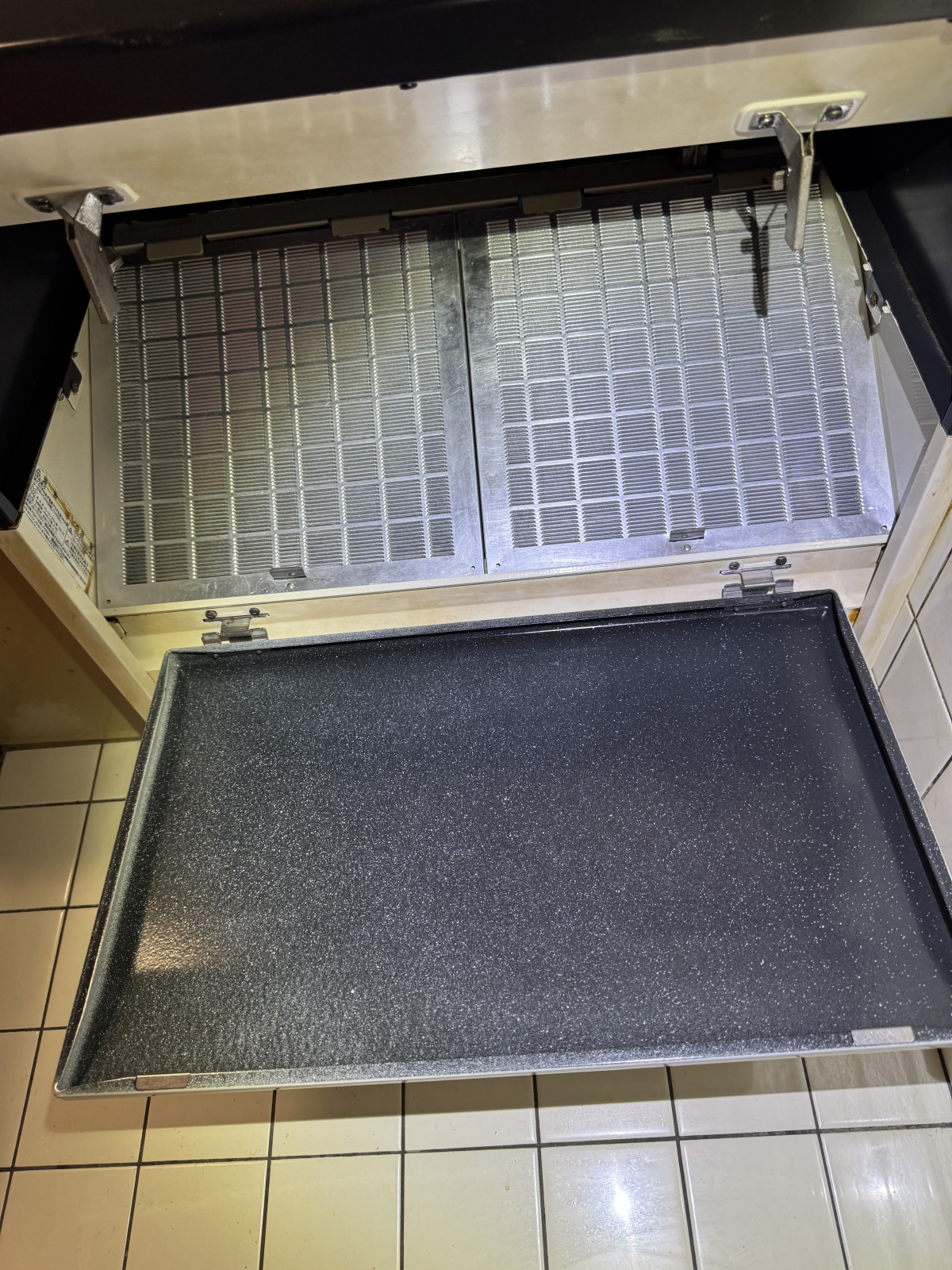 愛知県安城市安城町のレンジフードクリーニングの作業後1