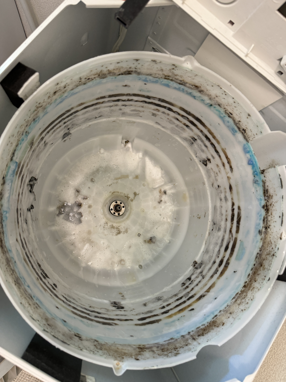 埼玉県三郷市の洗濯機分解クリーニングの作業前1