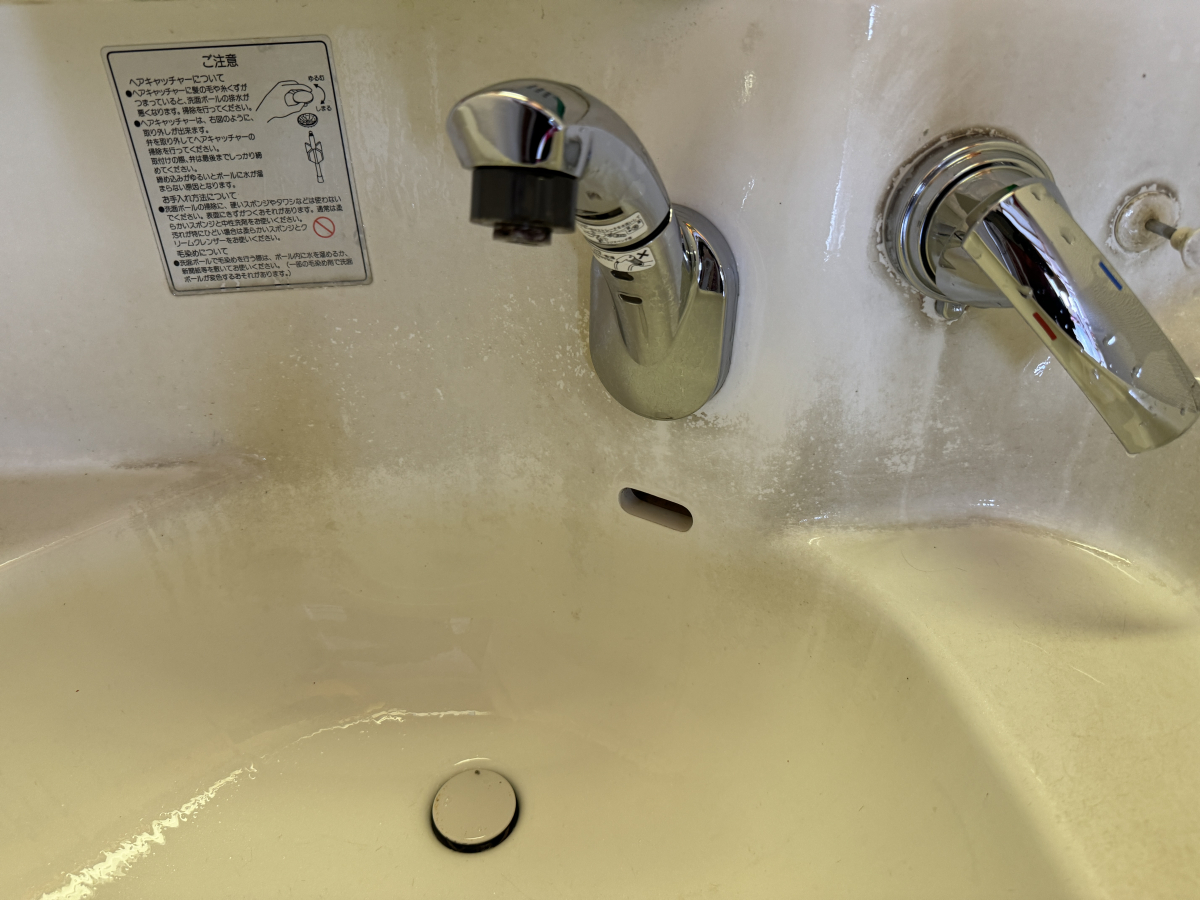 埼玉県三郷市の洗面所クリーニングの作業前1