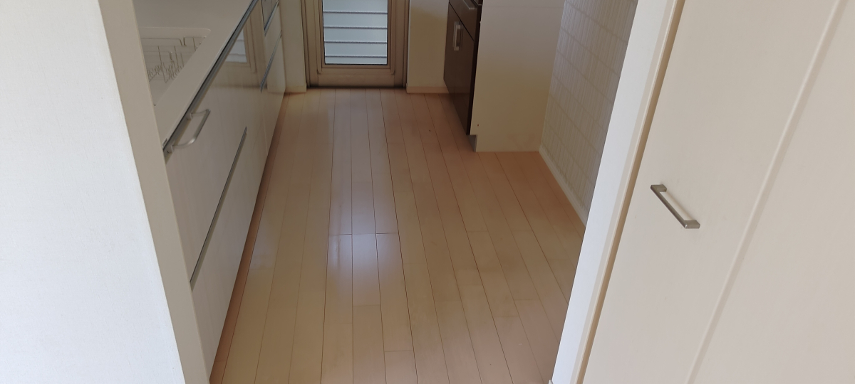 静岡県浜松市浜名区のフローリングクリーニングの作業前2