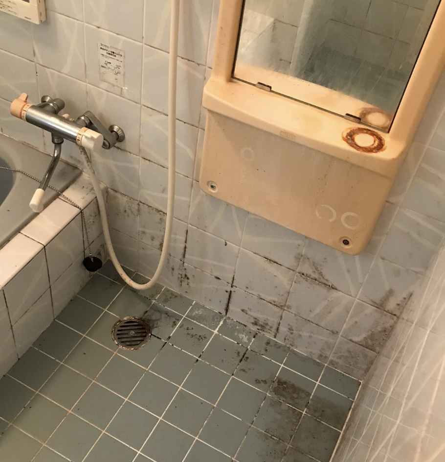 東京都足立区の浴室・お風呂クリーニングの作業前1