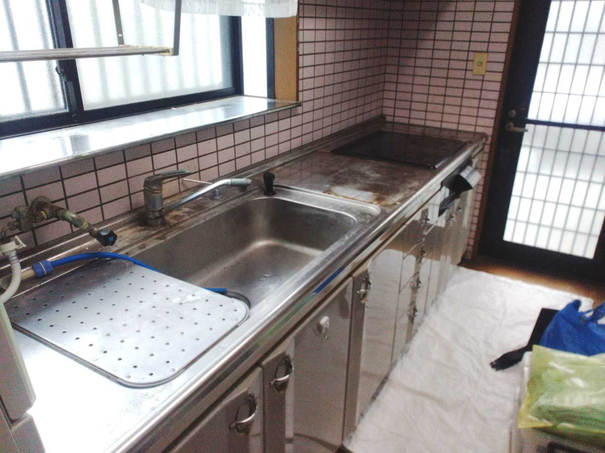 鹿児島県霧島市のキッチンクリーニングの作業前1