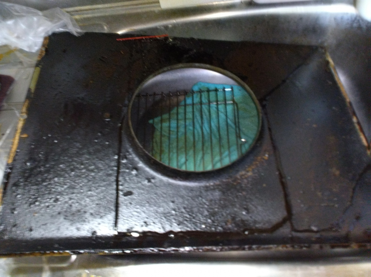 鹿児島県鹿児島市のレンジフードクリーニングの作業前3