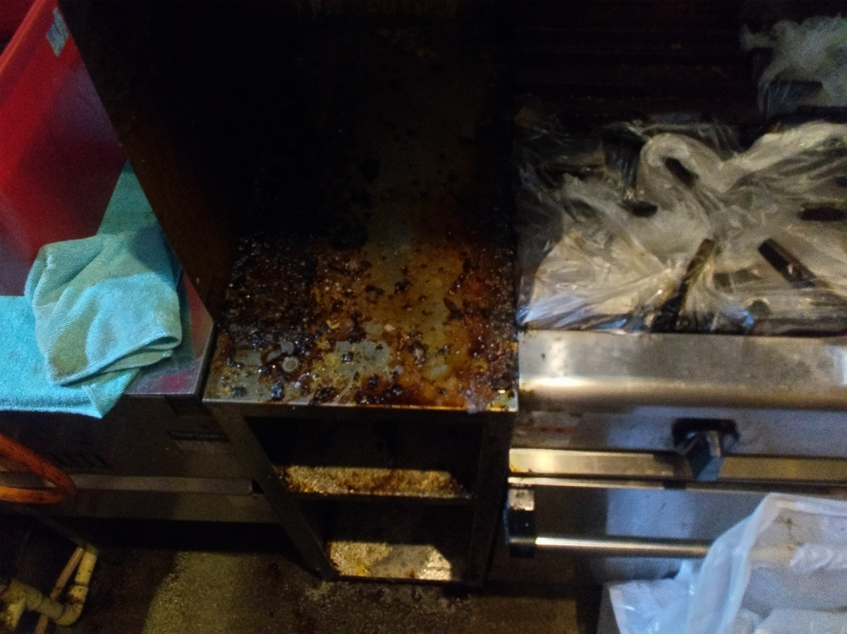 鹿児島県鹿児島市松原町の飲食店清掃の作業前1