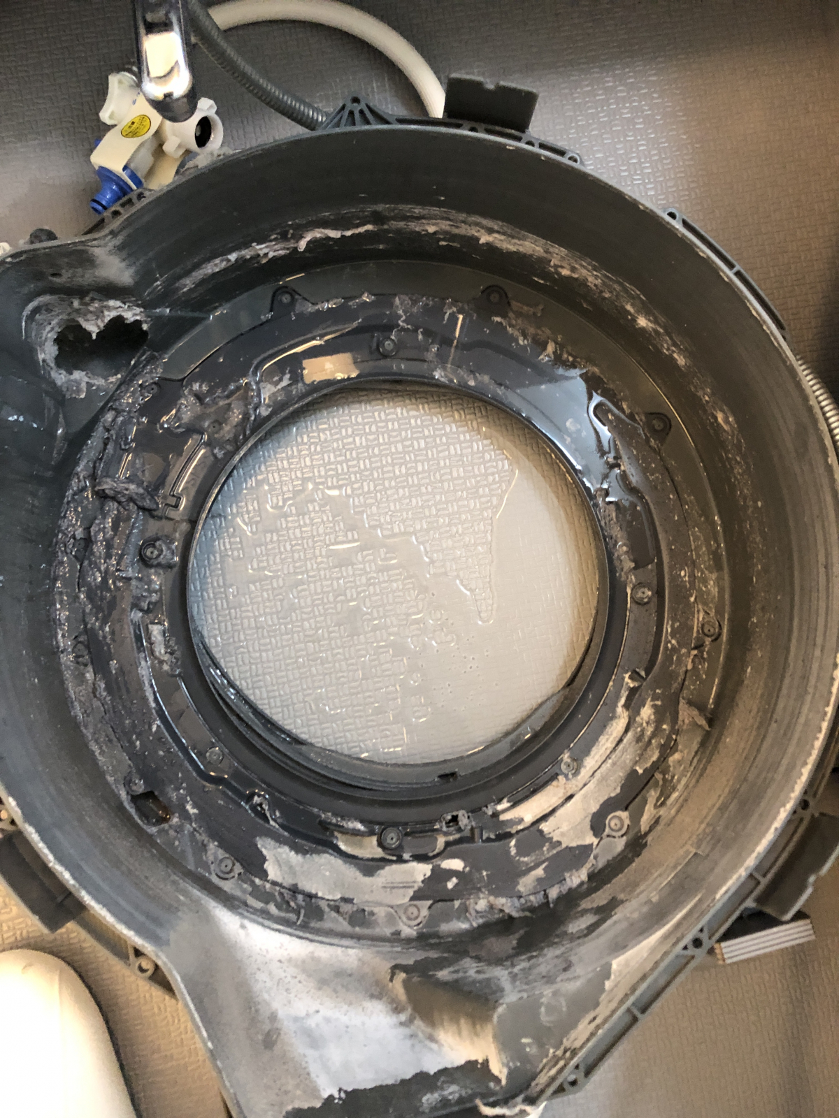 東京都葛飾区の洗濯機分解クリーニングの作業前1