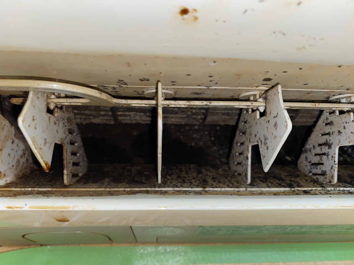 東京都葛飾区の壁掛けエアコンの作業前1