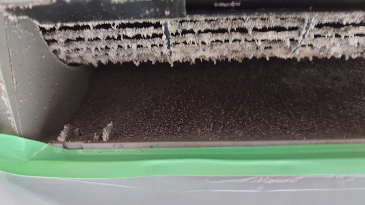 東京都小平市の壁掛けエアコンの作業前1