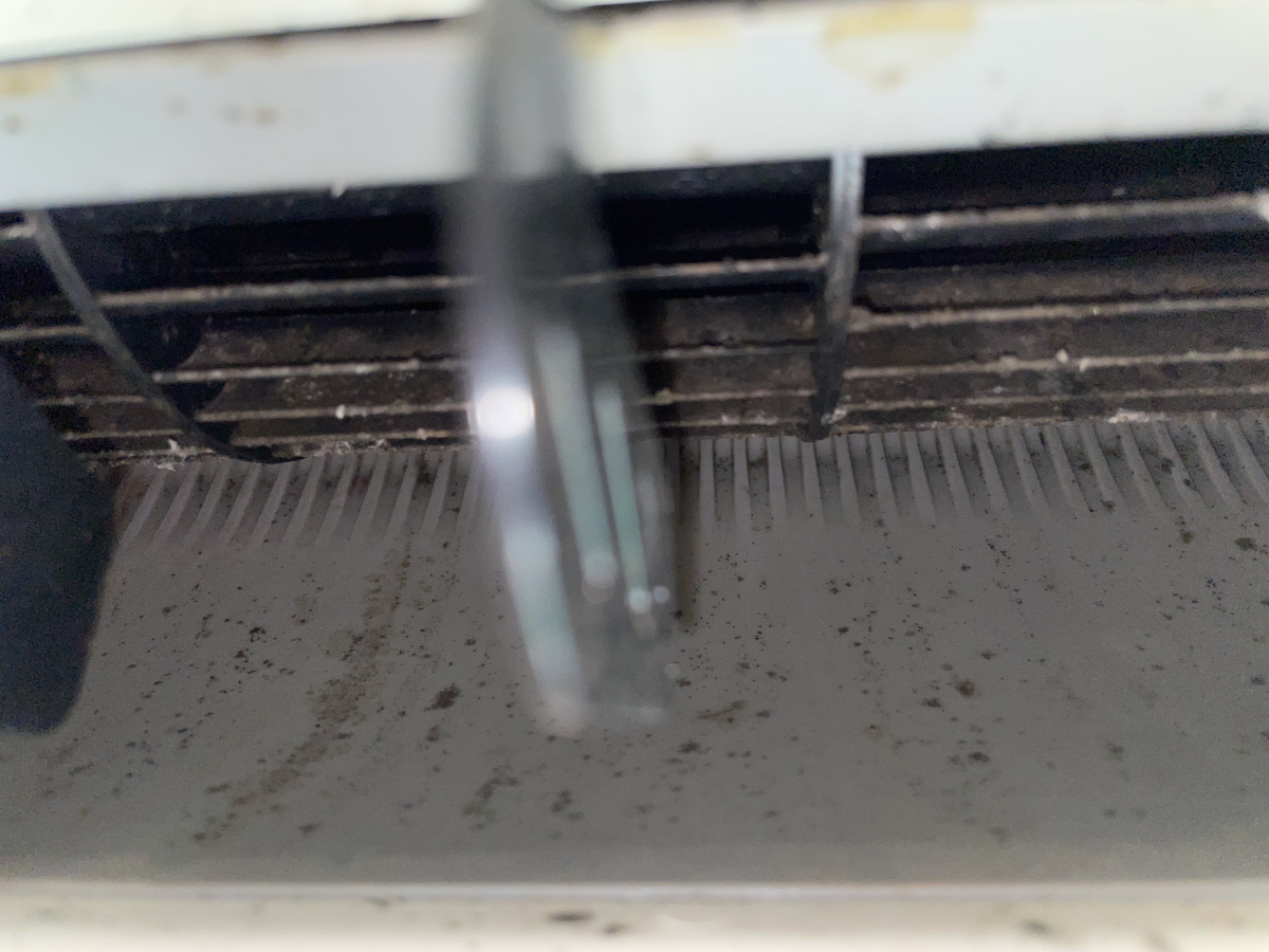 愛知県名古屋市千種区のお掃除機能付きエアコンの作業前1