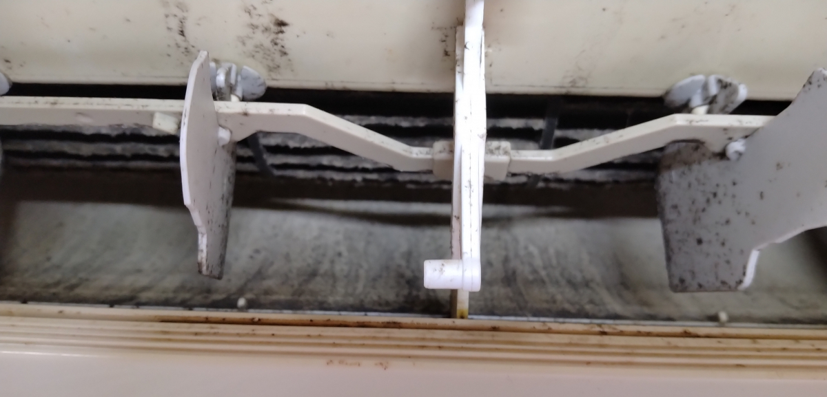 埼玉県さいたま市岩槻区の壁掛けエアコンの作業前2