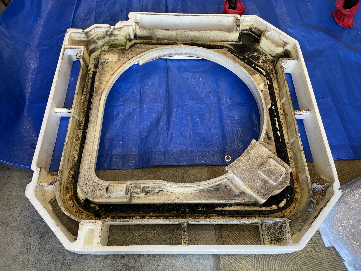 愛知県名古屋市名東区の業務用天井埋め込みエアコンの作業前1