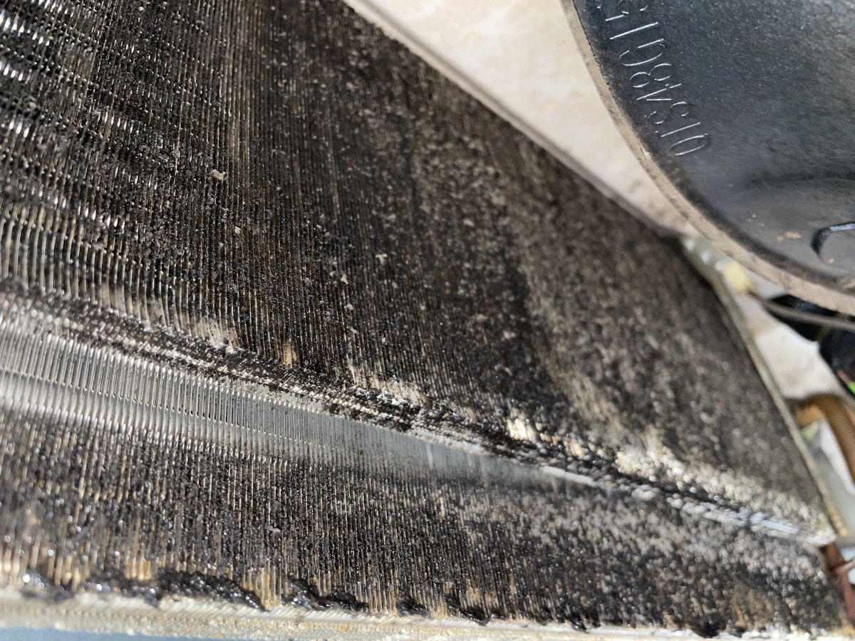 愛知県名古屋市名東区の業務用天井埋め込みエアコンの作業前3