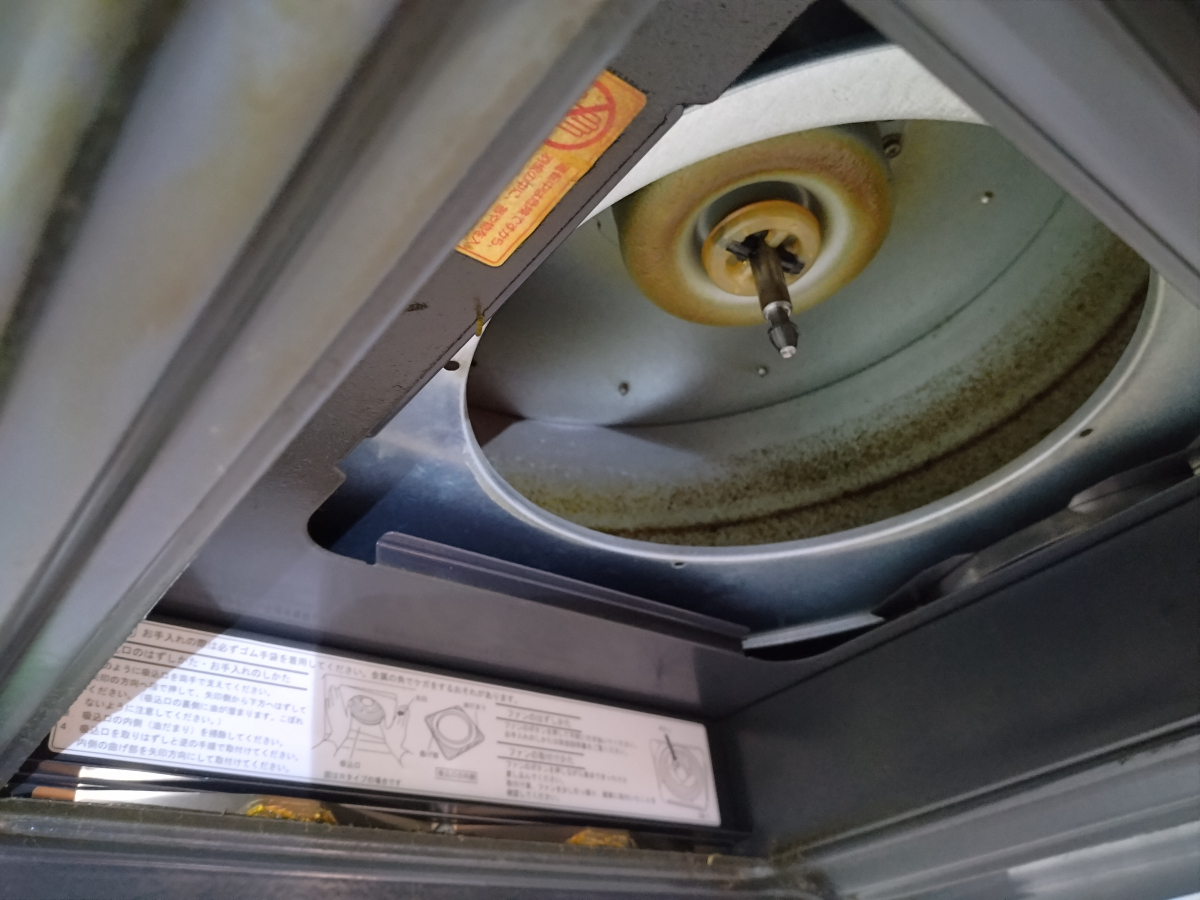 埼玉県さいたま市岩槻区のレンジフードクリーニングの作業前2