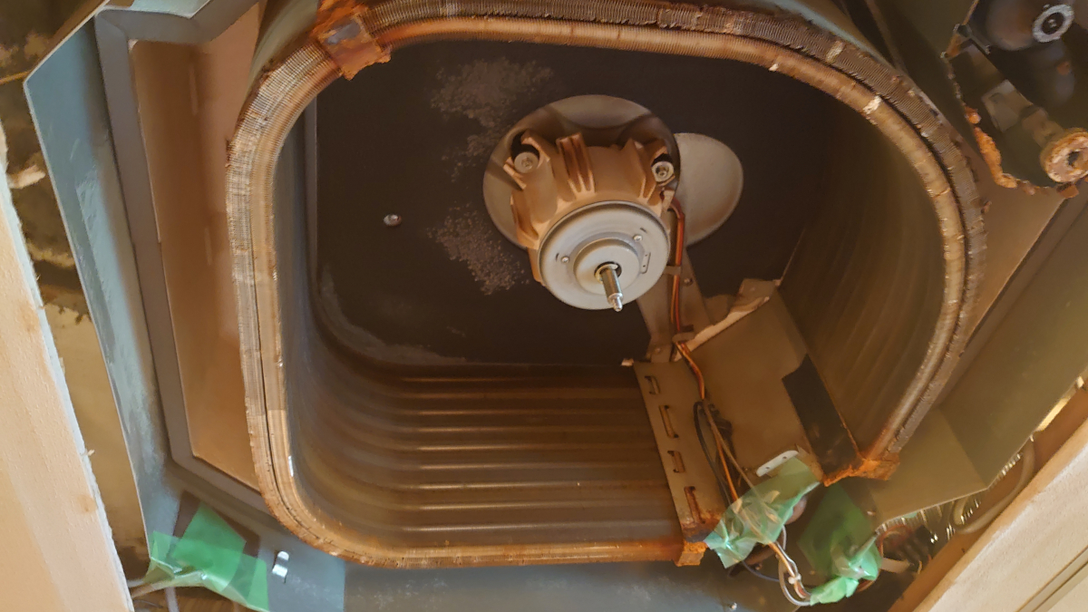 東京都小平市の業務用天井埋め込みエアコンの作業前1