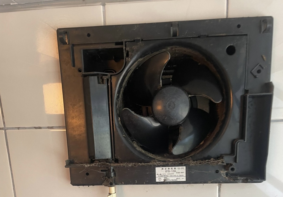 神奈川県横浜市青葉区のレンジフードクリーニングの作業前1