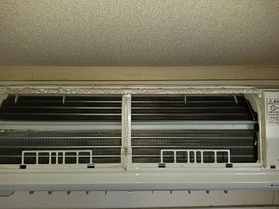 千葉県八街市沖の壁掛けエアコンの作業前1