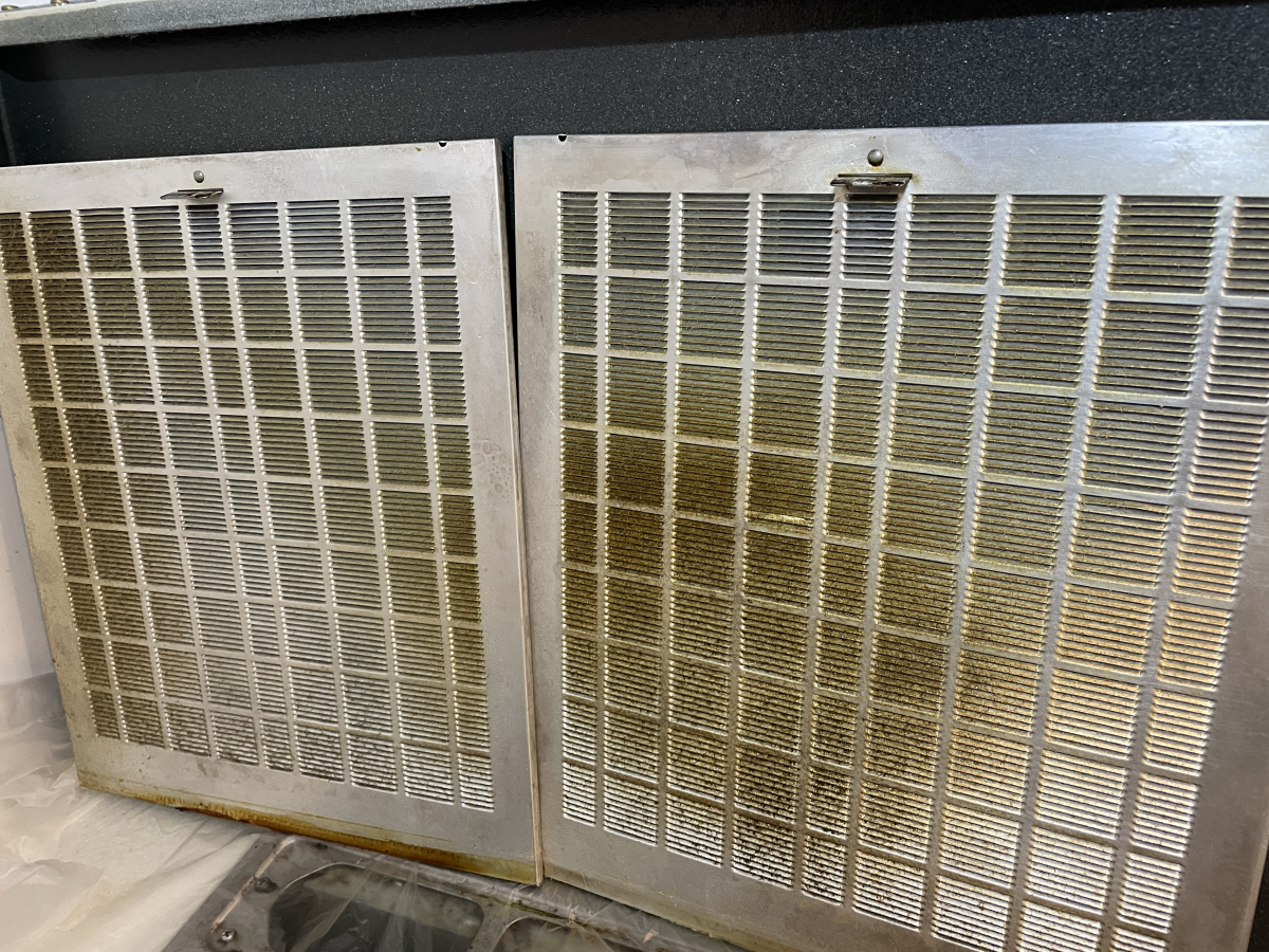 愛知県名古屋市千種区のレンジフードクリーニングの作業前2