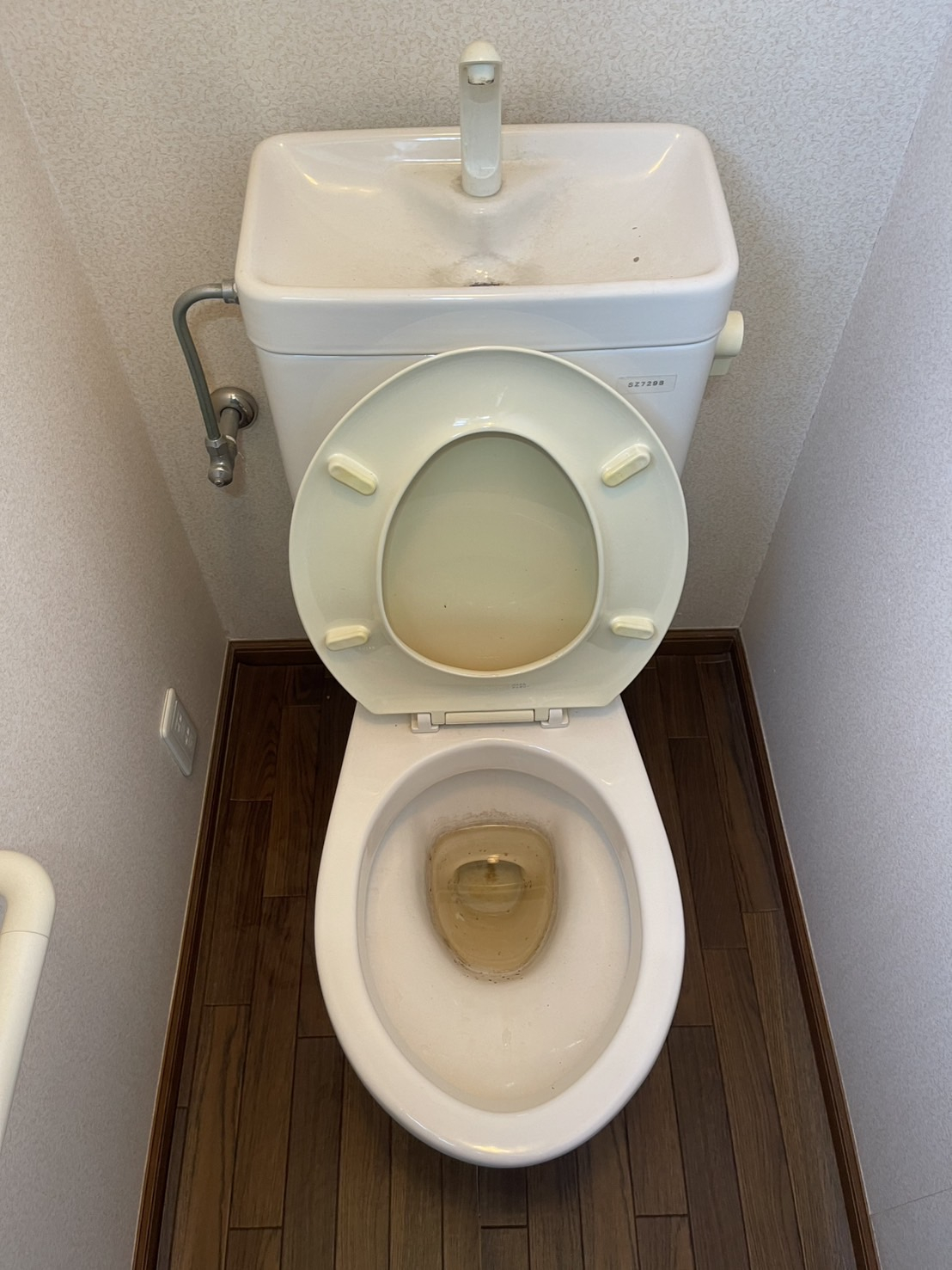 埼玉県久喜市のトイレクリーニングの作業前1