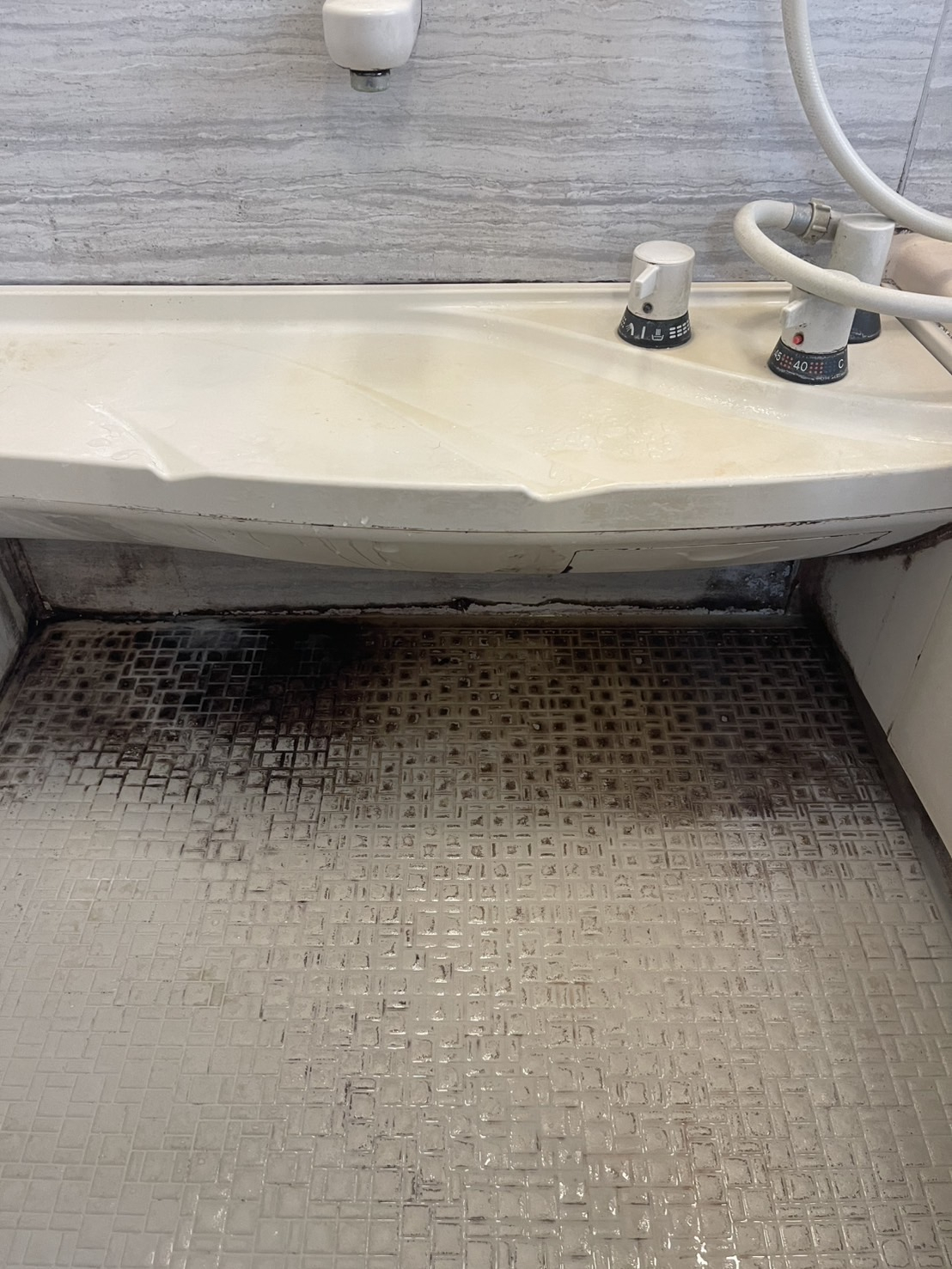 埼玉県久喜市の浴室・お風呂クリーニングの作業前1