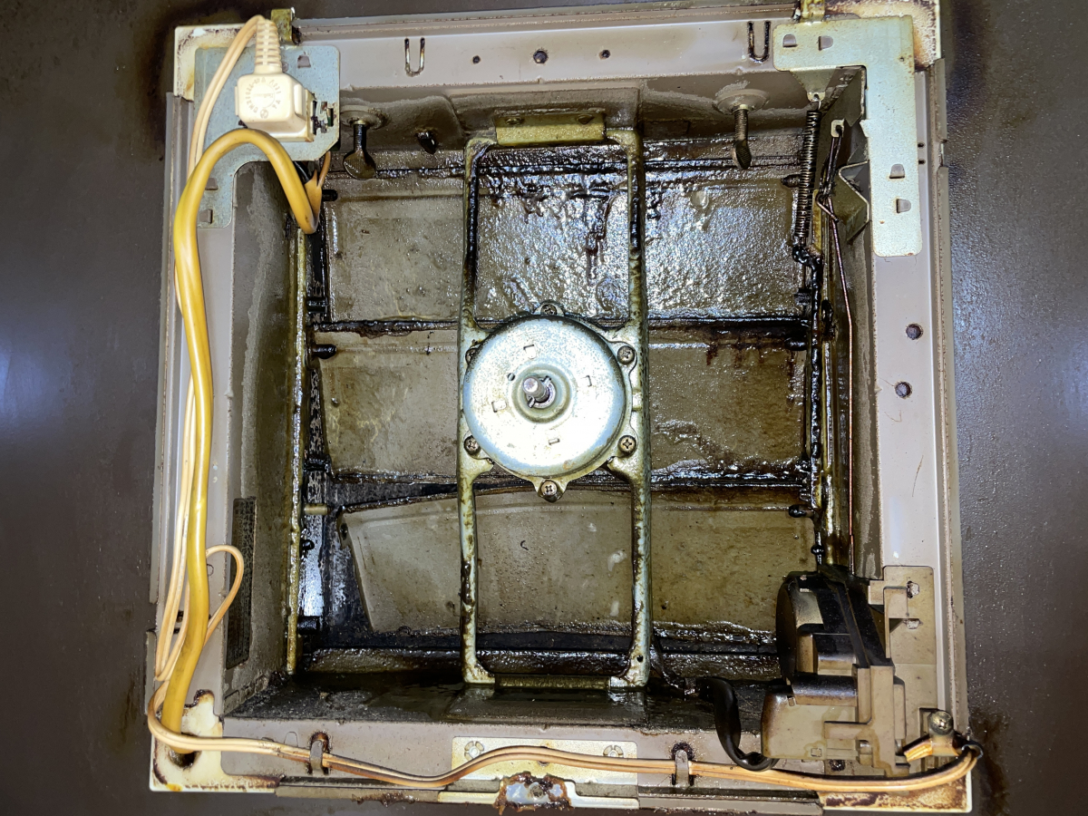 愛知県名古屋市北区のレンジフードクリーニングの作業前1