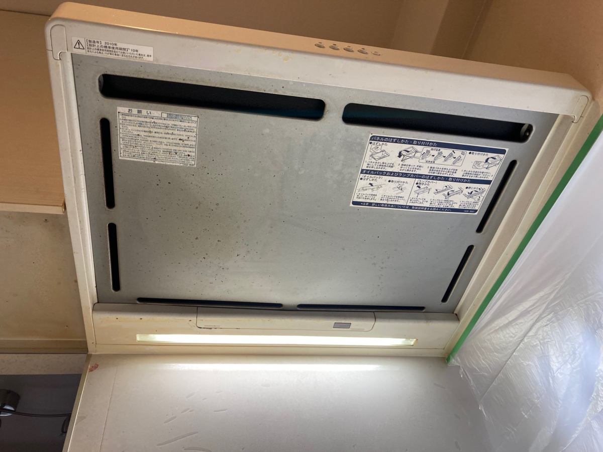 東京都港区のレンジフードクリーニングの作業前1