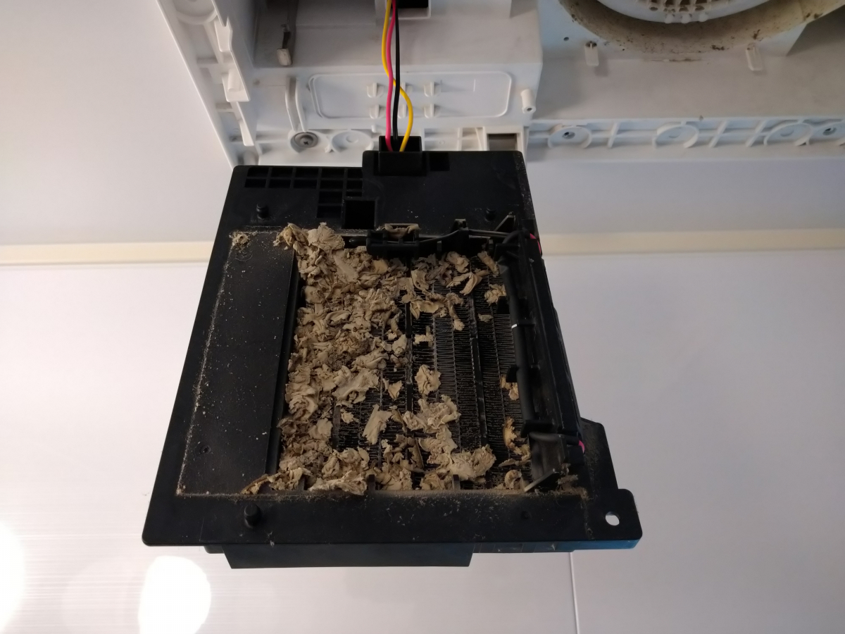 静岡県浜松市浜名区の浴室乾燥機クリーニングの作業前2