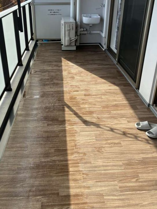 埼玉県朝霞市幸町のベランダ・バルコニークリーニングの作業後1