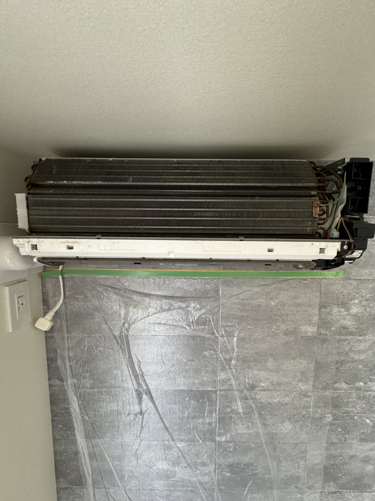愛知県西尾市家武町の壁掛けエアコンの作業前1