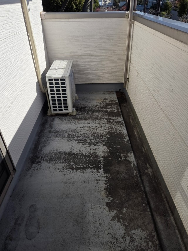 千葉県船橋市習志野台のベランダ・バルコニークリーニングの作業前1