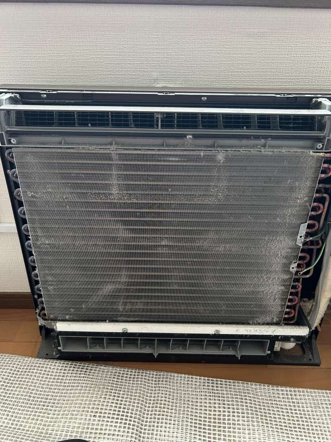 神奈川県横浜市中区の家庭用床置きエアコンの作業前1