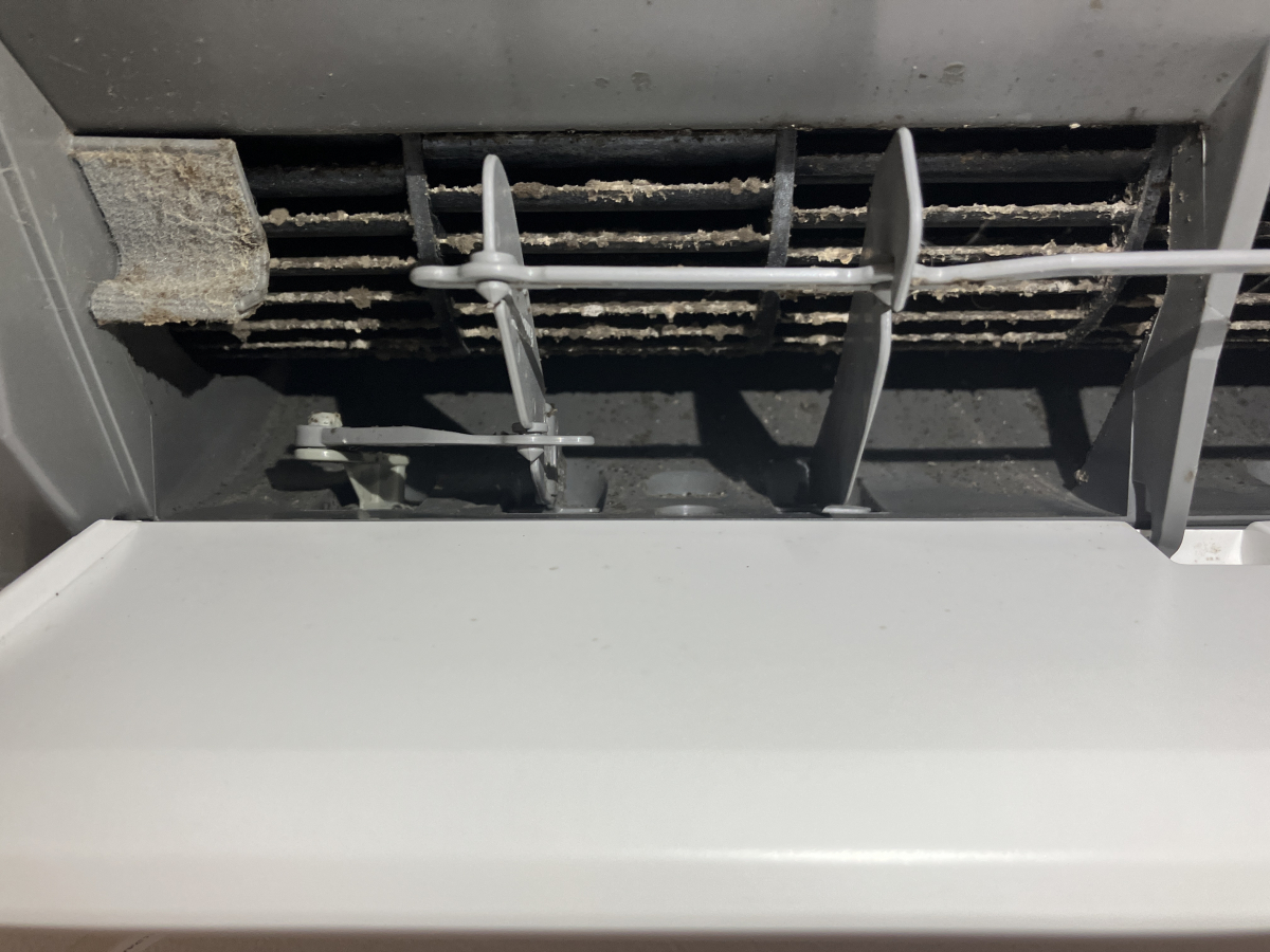 神奈川県川崎市多摩区のお掃除機能付きエアコンの作業前1