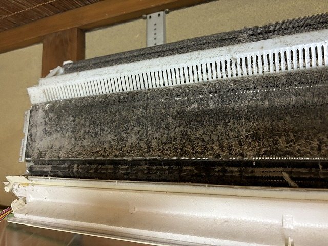 神奈川県鎌倉市の壁掛けエアコンの作業前1