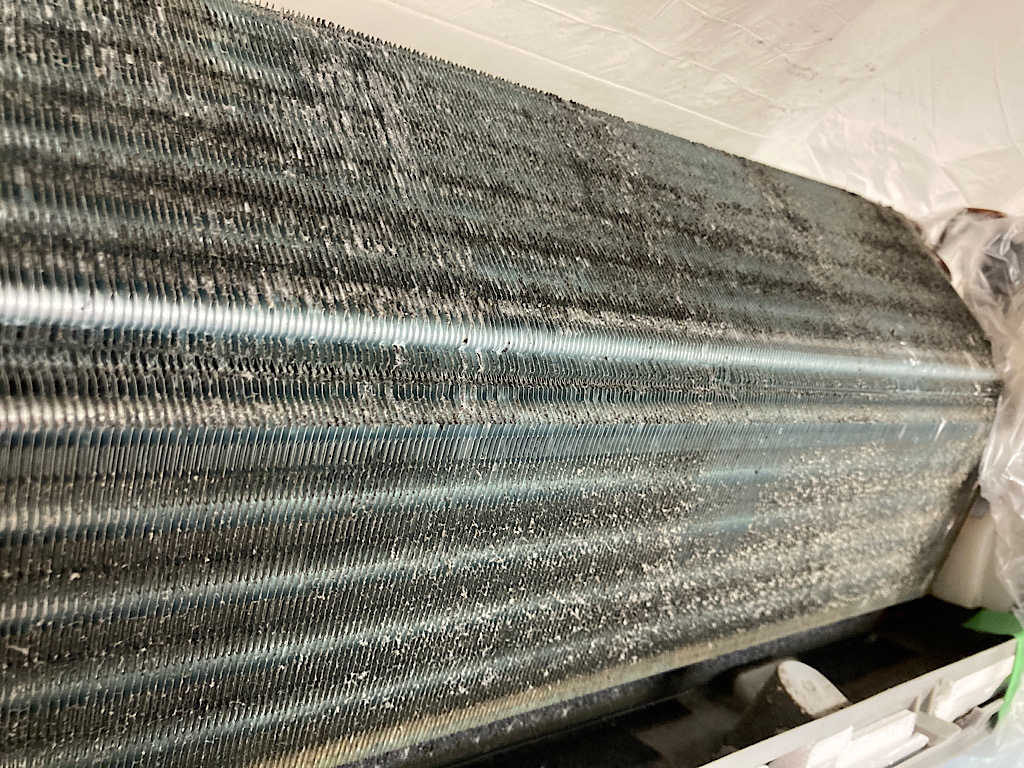 神奈川県横浜市都筑区のお掃除機能付きエアコンの作業前1