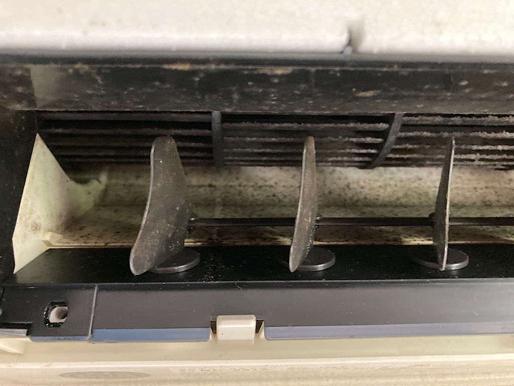 神奈川県横浜市都筑区の壁掛けエアコンの作業前1