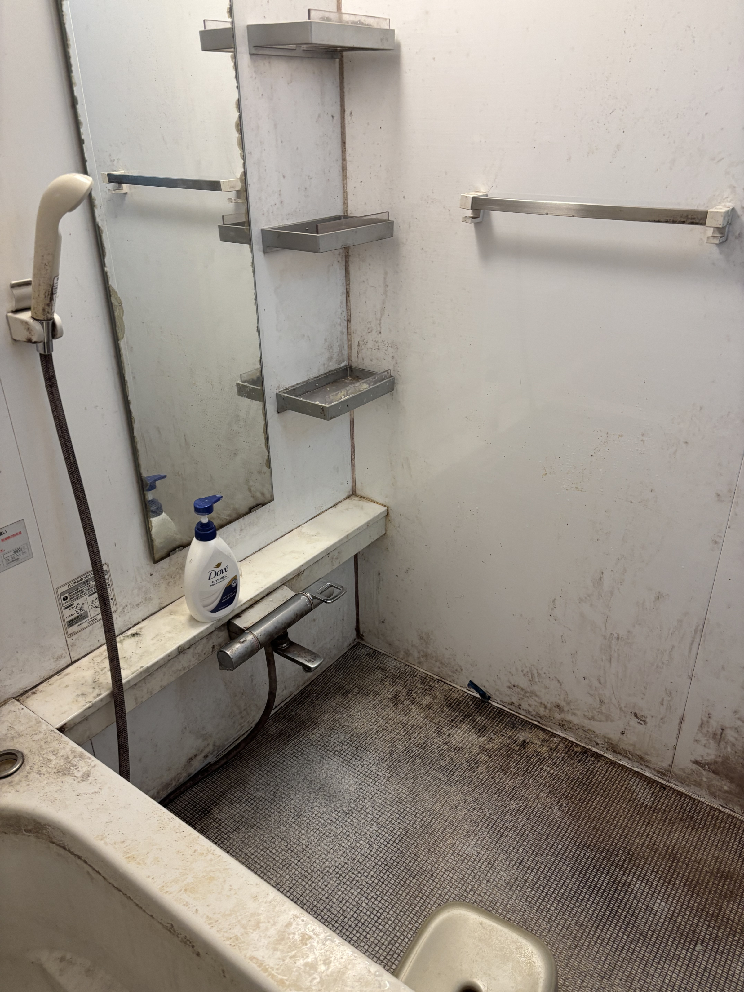 神奈川県藤沢市の浴室・お風呂クリーニングの作業前2