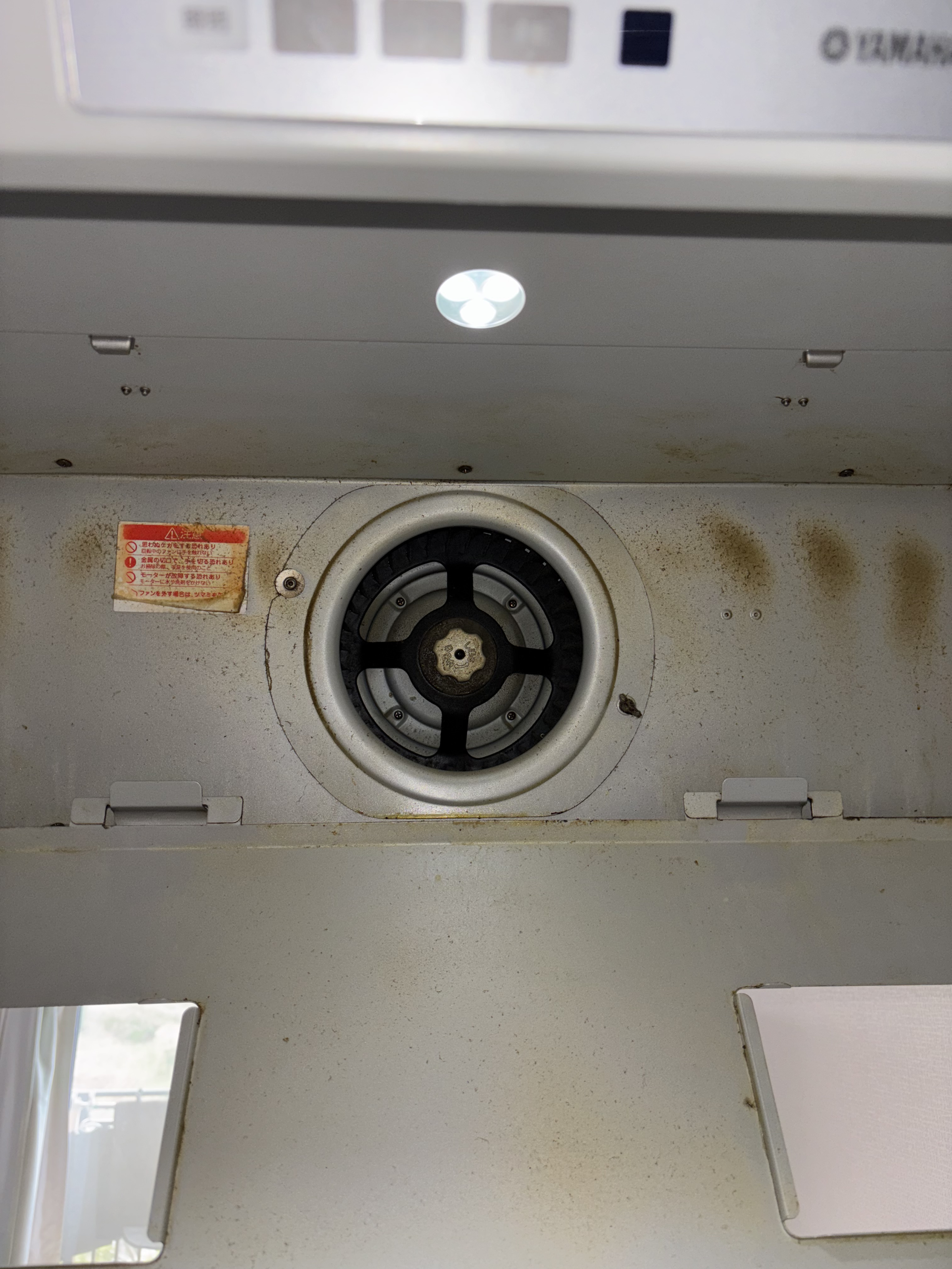 神奈川県藤沢市のレンジフードクリーニングの作業前1