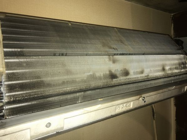 東京都目黒区中目黒の業務用壁掛けエアコンの作業前1